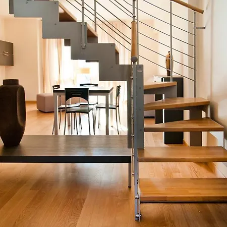 Lux And Κατάνια